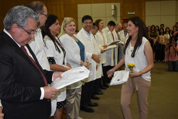 Celebran la vida de niños curados de cáncer en Clínicas - Nacionales - ABC Color