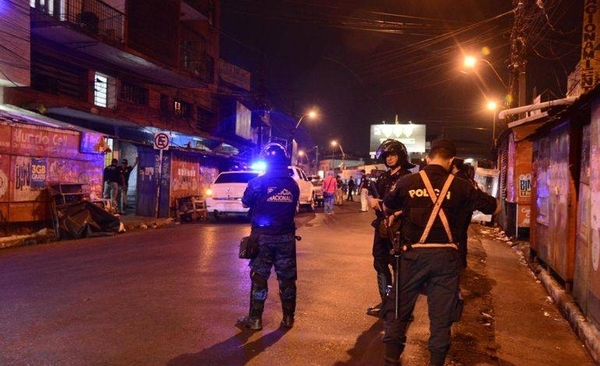 HOY / En busca de celulares robados allanaron Mercado 4