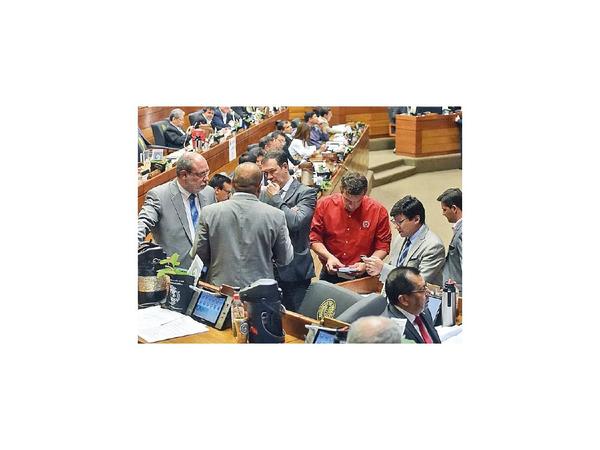 Nuevamente salvan de la intervención a intendentes colorados