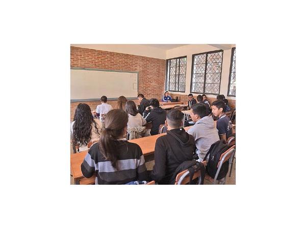 Petta alega que desconocían que   escuela sin docentes es pública