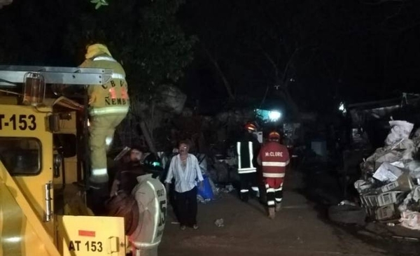 HOY / Fuego consumió recicladora en San Lorenzo