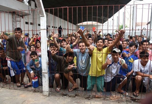 Penitenciarías quedarán sin control en todo el país por huelga de guardiacárceles - ADN Paraguayo