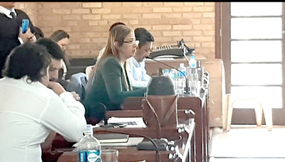 Concejales increpan a Lilian González por no devolver documentos de comisión