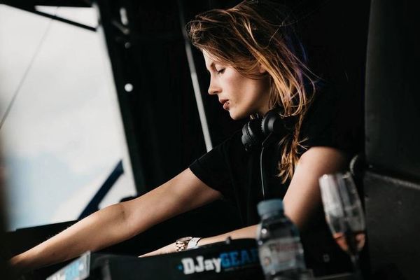 La DJ Charlotte de Witte en el “White Heaven” - Música - ABC Color