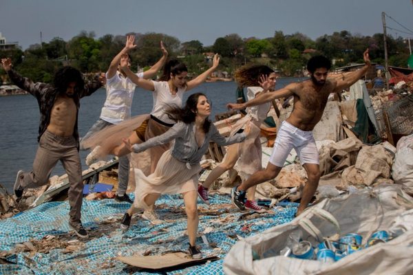 Danzando por la preservación de las raíces