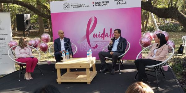Buscan concienciar sobre el cáncer de mamas con “Octubre Rosa”
