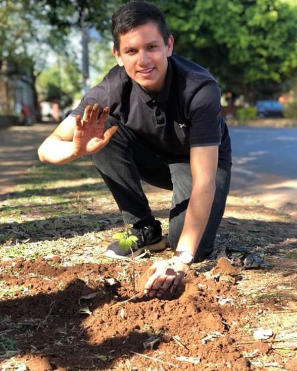 Plantar conciencia en la ciudadanía, una meta de jóvenes ecologistas - Periodismo Joven - ABC Color