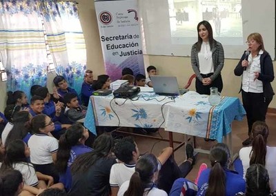 Advierten a jóvenes sobre riesgos del consumo de drogas