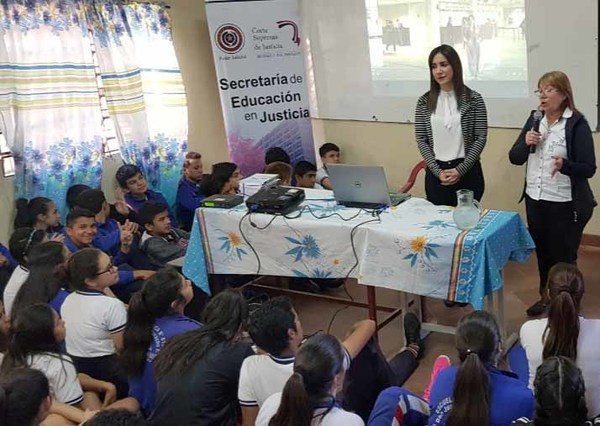 Advierten a jóvenes sobre riesgos del consumo de drogas