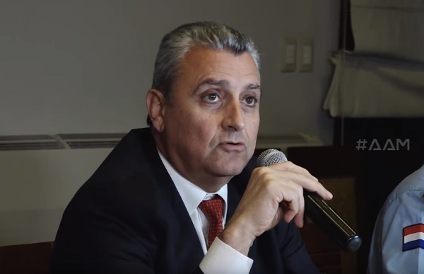 Senadores aprueban interpelar a Villamayor