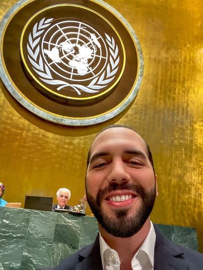Bukele y su selfie en el estrado de la ONU - Mundo - ABC Color