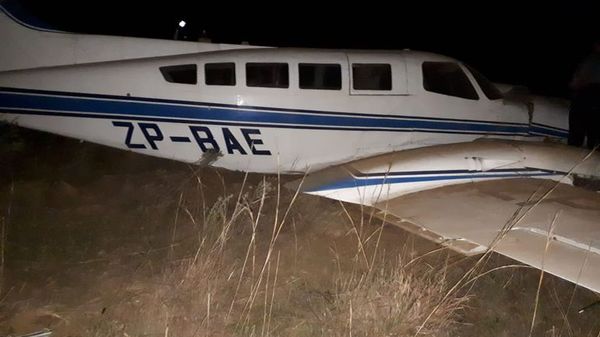 Aterrizaje forzoso de avión transportador de caudales en Coronel Oviedo - Nacionales - ABC Color