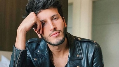 HOY / Sebastián Yatra festeja con dos videos su nominación para premios Latin Grammy