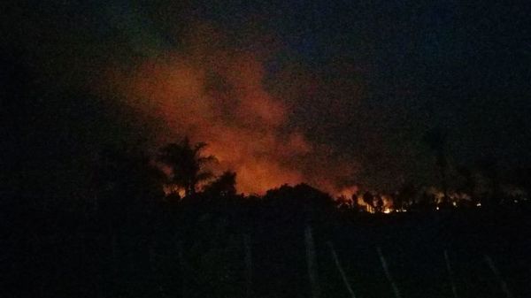 Humedales del Lago Ypoá arden en llamas - Nacionales - ABC Color