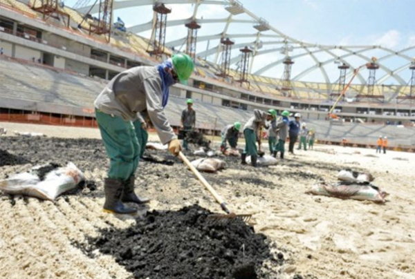 Obreros extranjeros denuncian malas condiciones laborales en Qatar » Ñanduti
