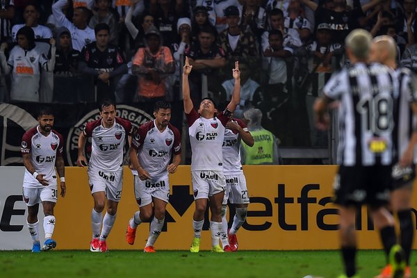 En penales, Colón elimina a Mineiro y se anota en la final