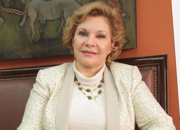Ex viceministra de la SET querella a directora y periodista de Abc Color