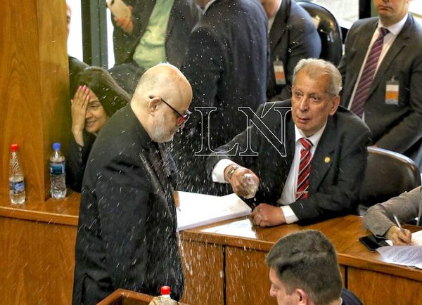 Galaverna toma su revancha y derrama agua a su colega Payo