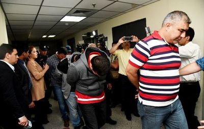 Encarcelan a los policías imputados por dar protección a narcos norteños - Judiciales y Policiales - ABC Color