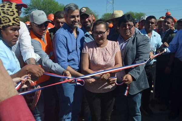 Abdo Benítez inaugura tramo 20 de la Bioceánica en Carmelo Peralta  - Nacionales - ABC Color