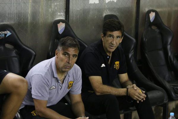 Para Costas no es cosa de tres - Fútbol - ABC Color
