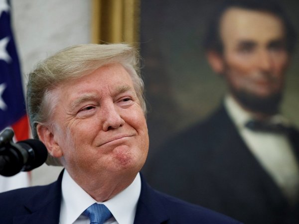 Trump tilda de "partidista" la investigación sobre su llamada a Ucrania