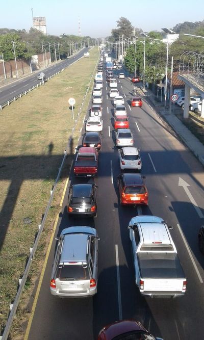 Desde PMT aseguran que zona de accidente en Avenida Ñu Guasu ya se encuentra despejada - La Primera Mañana - ABC Color
