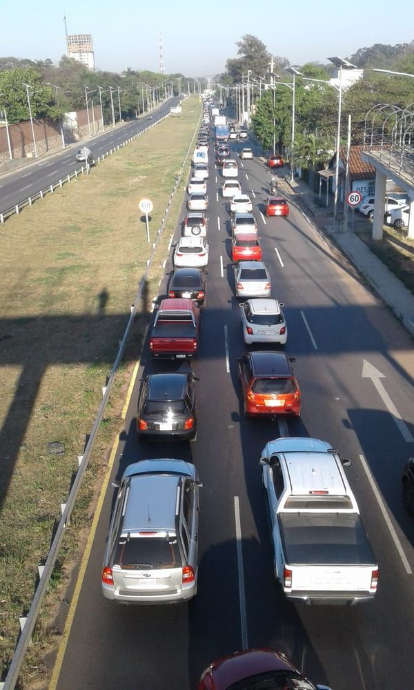Desde PMT aseguran que zona de accidente en Avenida Ñu Guasu ya se encuentra despejada - La Primera Mañana - ABC Color