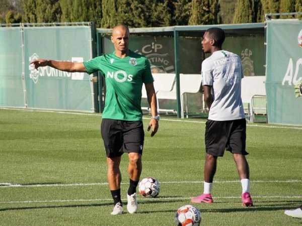 El Sporting contrata a un entrenador sin titulación y genera polémica