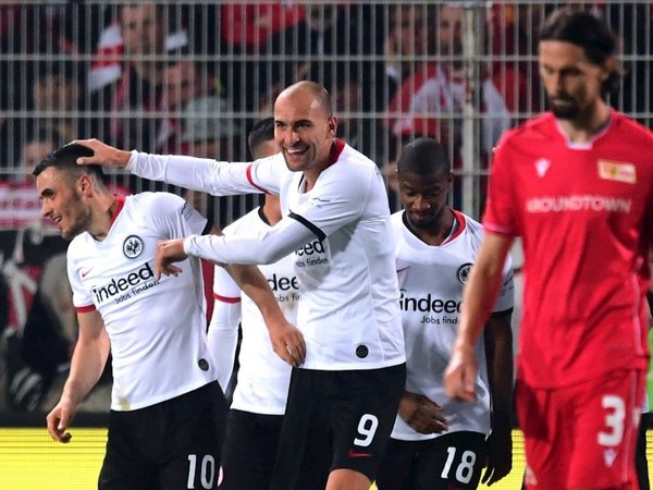 El Eintracht escala hasta la última plaza europea