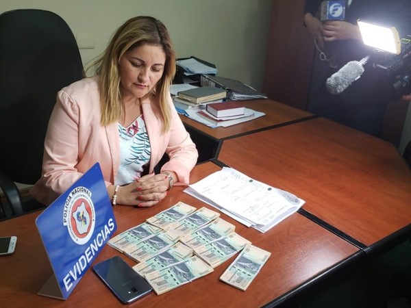 Detienen a mujer que se hacía pasar por gestora del BNF