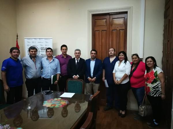 De momento, se levanta huelga en Clínicas - ADN Paraguayo