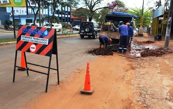 Reparación de aductora principal genera interrupción del servicio de agua en barrios de Asunción | .::Agencia IP::.