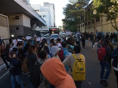 Fenaes reclama mayor presupuesto y advierte de nuevas movilizaciones