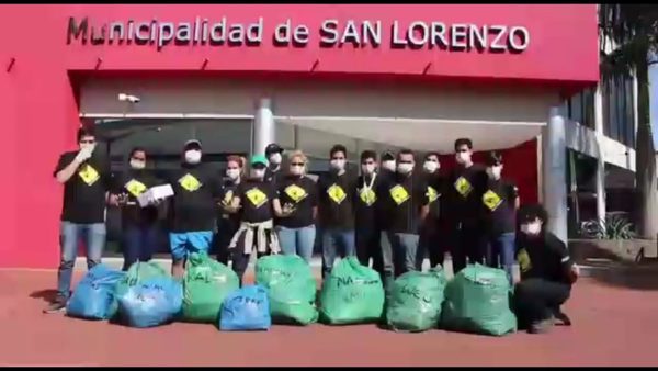 Hicieron minga ambiental y llevaron la basura frente a la Municipalidad | San Lorenzo Py