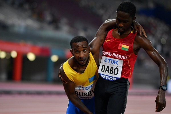 Deportista se gana la admiración del público por su espíritu deportivo » Ñanduti