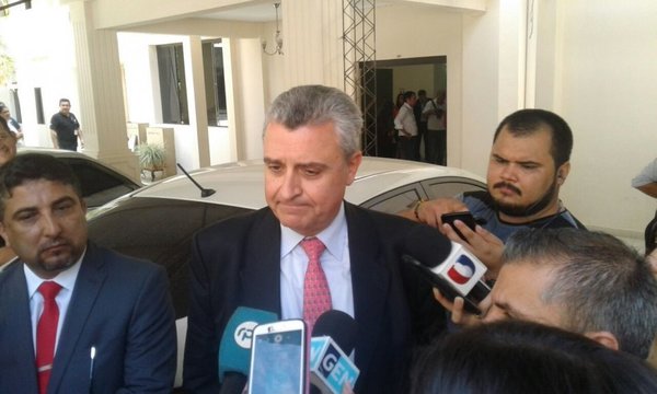 Tres cuestionarios del Congreso, las “comisarías de oro” y la virtual moción de censura jaquean a Villamayor…y a Abdo - ADN Paraguayo