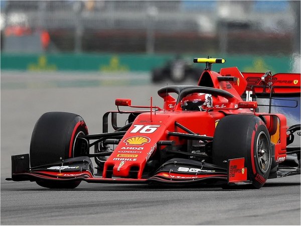 Leclerc partirá desde la 'pole'; Sainz saldrá quinto