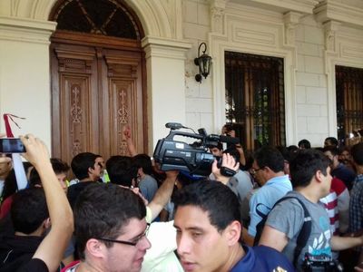 Docentes de la UNA levantarían el paro este lunes » Ñanduti