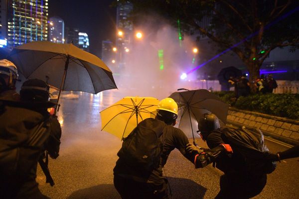 Enfrentamientos en Hong Kong durante aniversario del Movimiento de los Paraguas