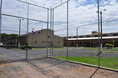 Detienen a guardia intentando meter drogas en penal