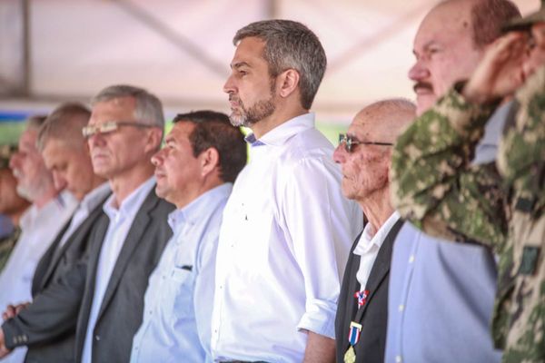 Mario Abdo rindió homenaje a héroes de Batalla de Boquerón