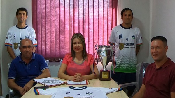 MUNICIPALIDAD DE SAN JUAN DEL PNÁ. ENTREGA ATUENDOS A LA SELECCIÓN SANJUANINA