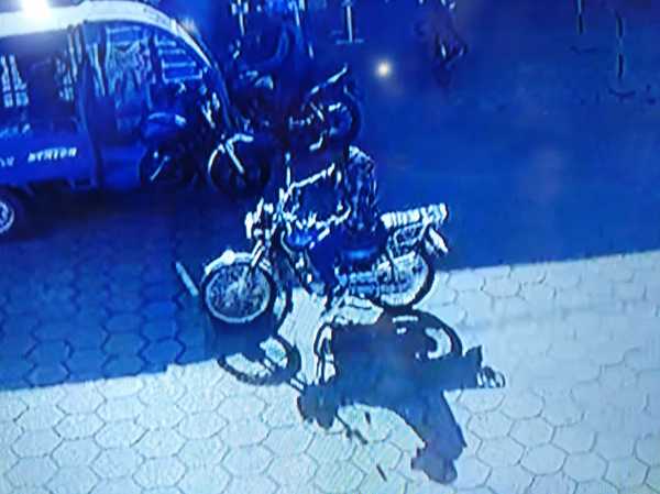 Circuito capta a ladrón de motocicleta