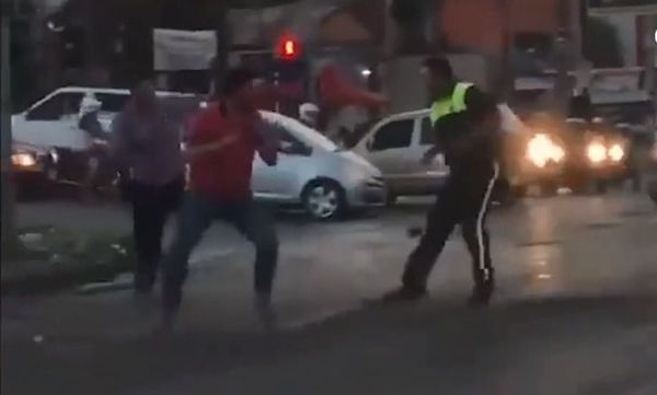 Agreden a agentes de tránsito de Asunción - Nacionales - ABC Color