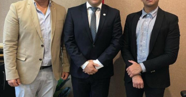 Conocido 'amigo' del poder involucrado en falsificación de documentos