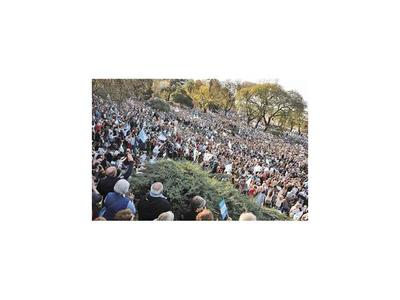 Macri inicia ante una multitud su campaña del “sí se puede”