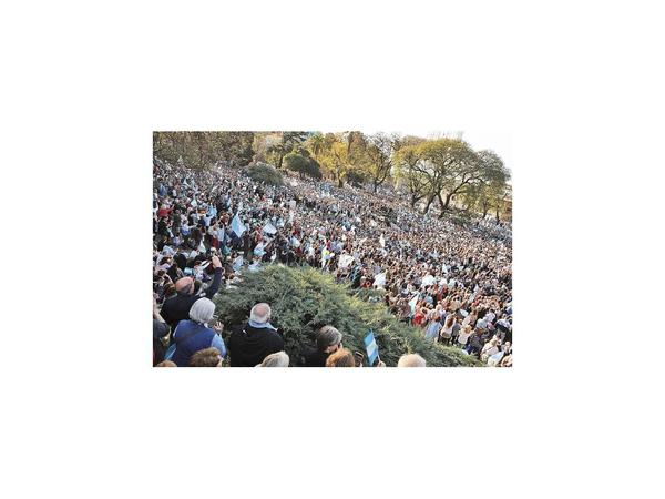 Macri inicia ante una multitud su campaña del “sí se puede”