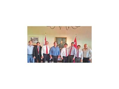 Abdo no se despega de la sombra de Cartes y arrastran internismo