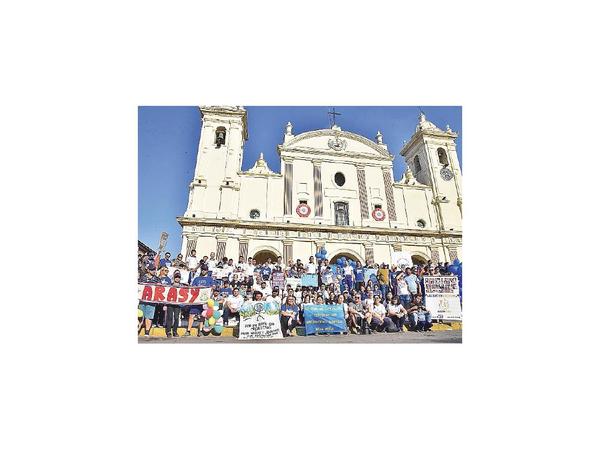 Derribando barreras, personas sordas organizaron caminata